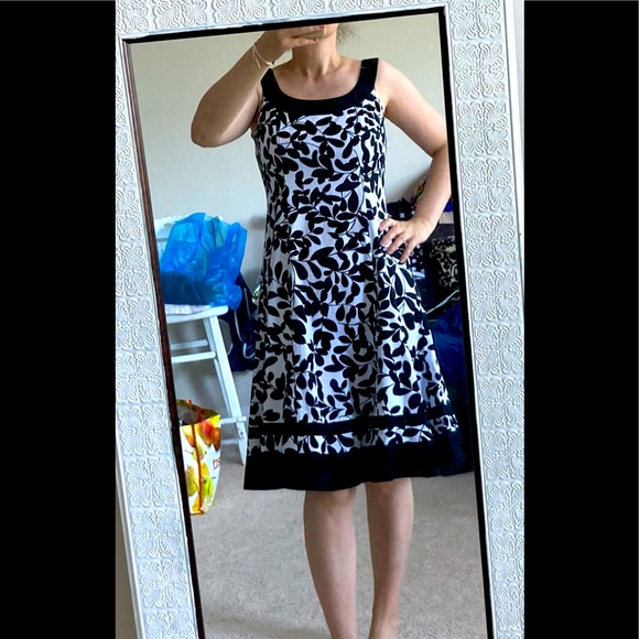 Cute dress size 4 from Jones. - Picture 4 of 4